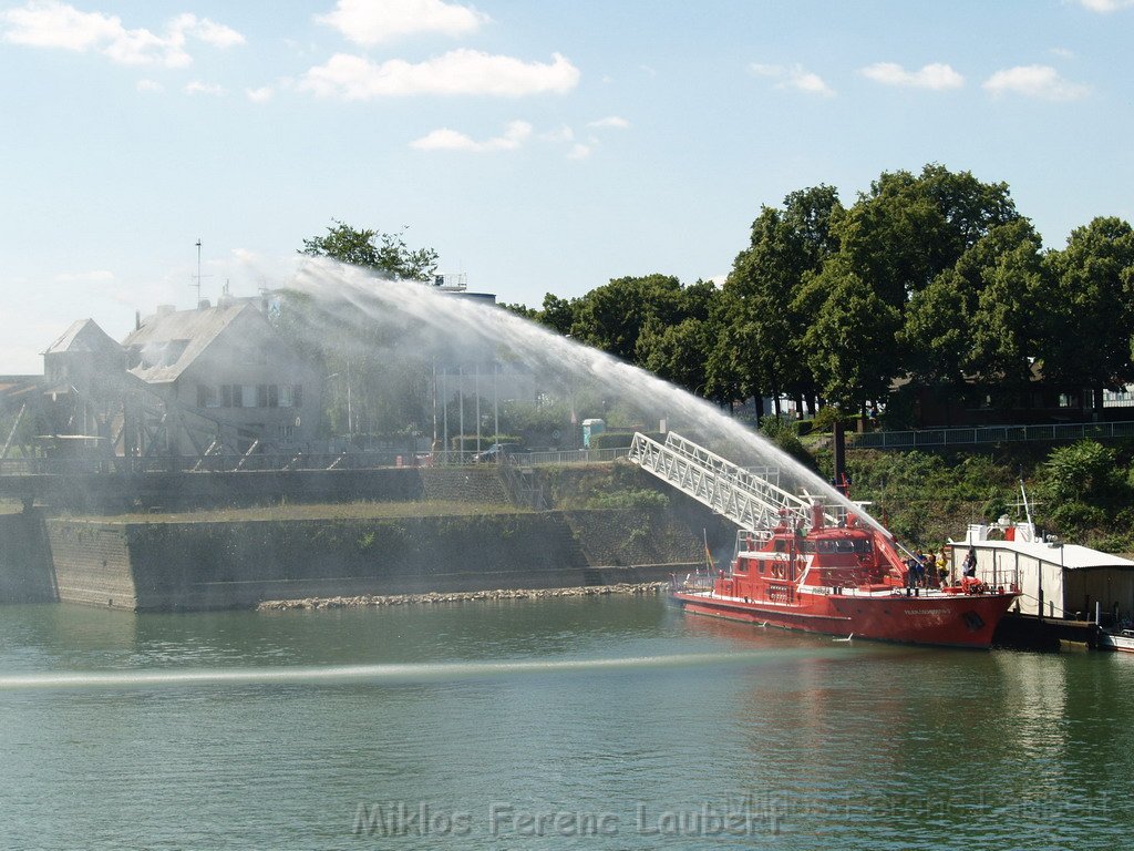 Feuerloeschboot 10-2      P153.JPG